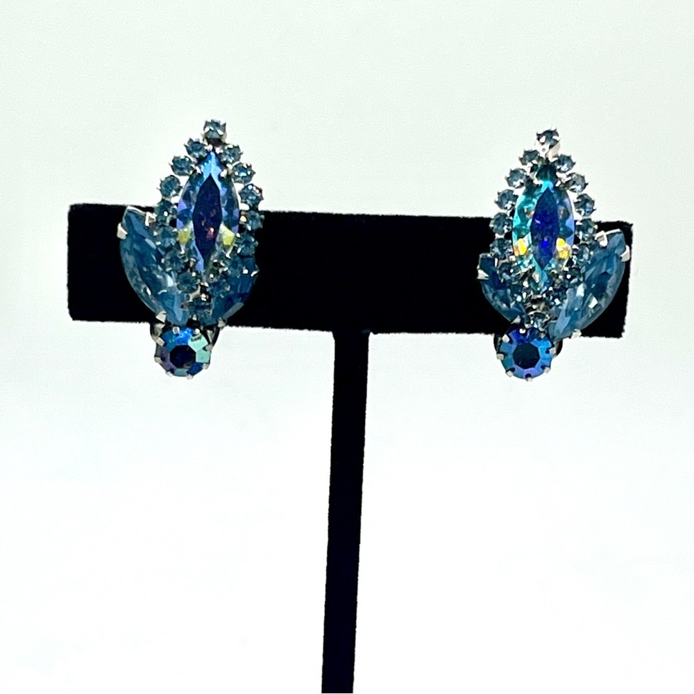 Vintage Weiss Blue Rhinestone Clip On Earrings Aurora Borealis 1950s - Picture 1 of 11